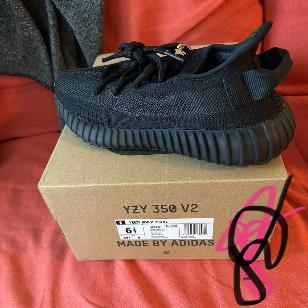 NEW in Box Yeezy 350 6.5 men